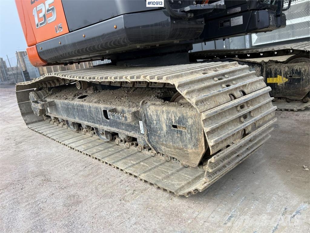 Hitachi ZX135US-7 Crawler Excavator with Attachments Bagri goseničarji