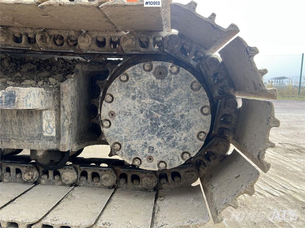 Hitachi ZX135US-7 Crawler Excavator with Attachments Bagri goseničarji