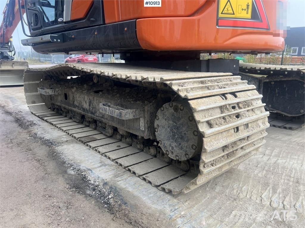Hitachi ZX135US-7 Crawler Excavator with Attachments Bagri goseničarji