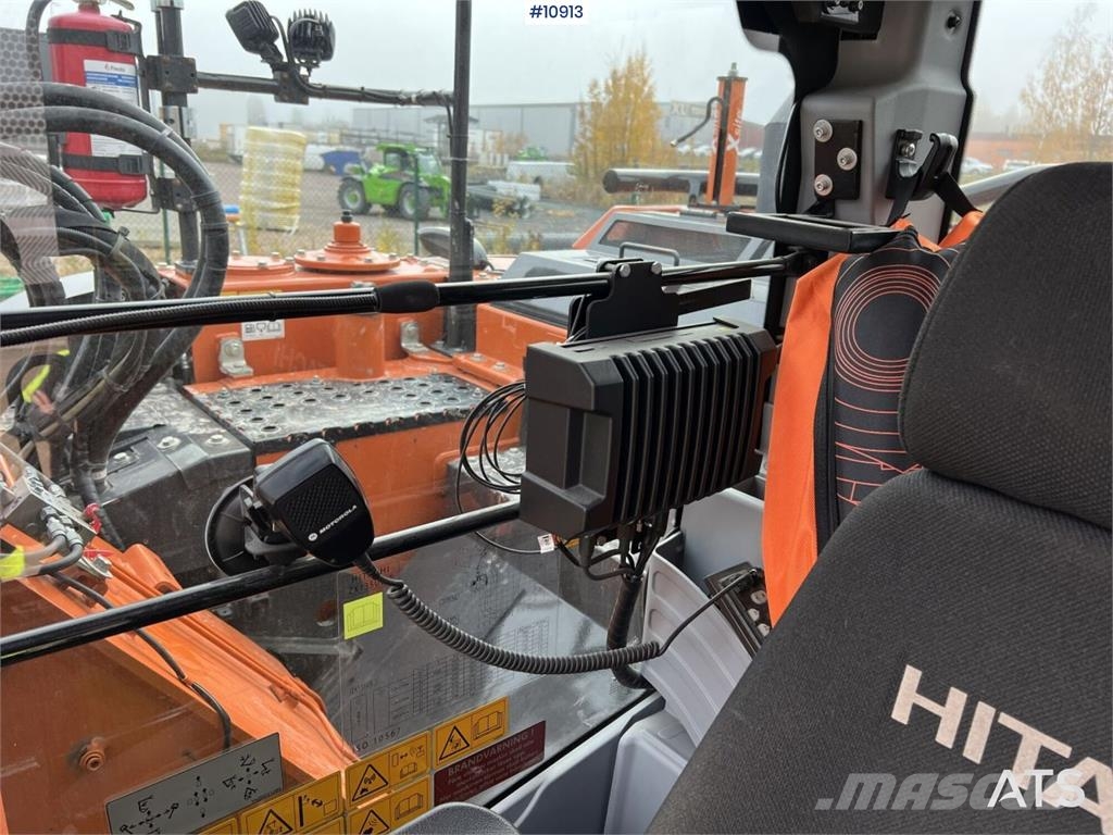 Hitachi ZX135US-7 Crawler Excavator with Attachments Bagri goseničarji