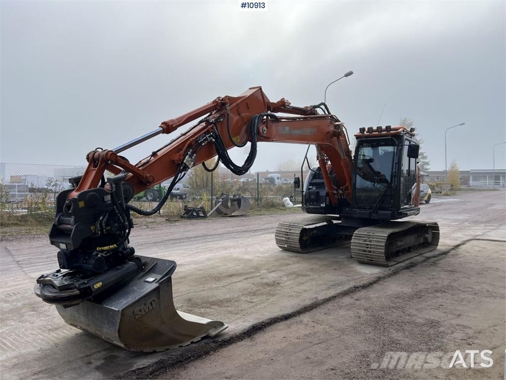 Hitachi ZX135US-7 Crawler Excavator with Attachments Bagri goseničarji