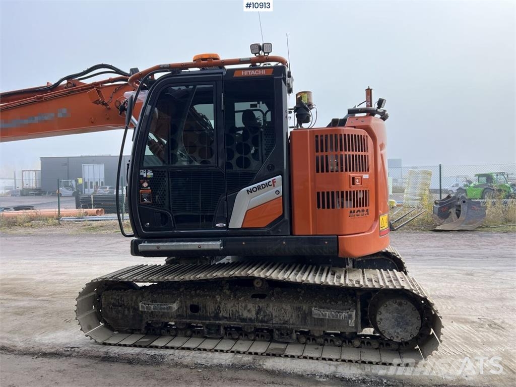 Hitachi ZX135US-7 Crawler Excavator with Attachments Bagri goseničarji