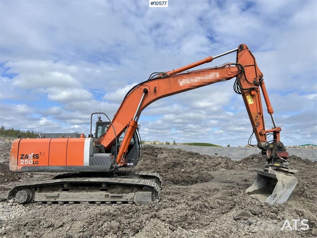 Hitachi ZX250 LC-3 with tiltrotator and bucket 履帶式 挖土機/掘鑿機/挖掘機