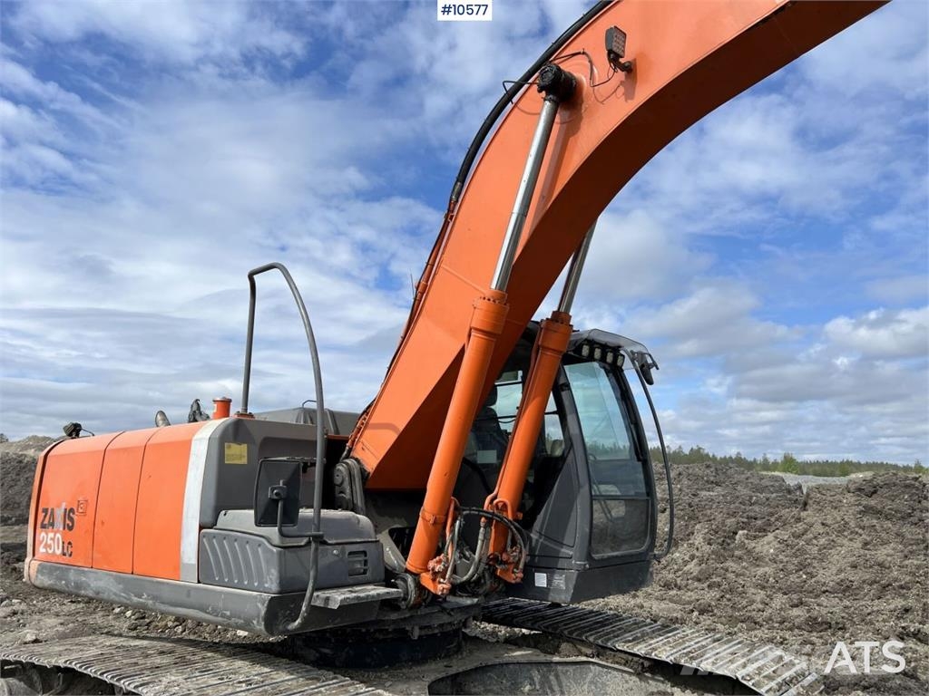Hitachi ZX250 LC-3 with tiltrotator and bucket 履帶式 挖土機/掘鑿機/挖掘機
