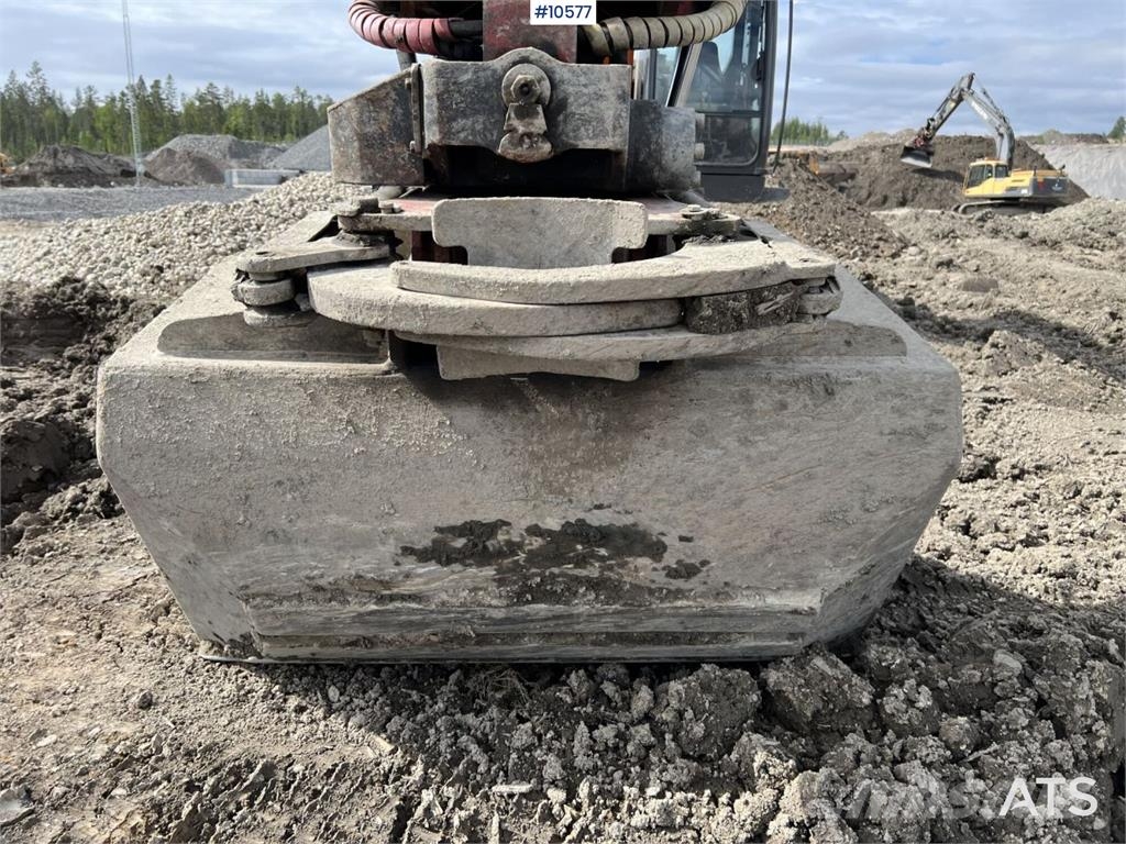 Hitachi ZX250 LC-3 with tiltrotator and bucket 履帶式 挖土機/掘鑿機/挖掘機