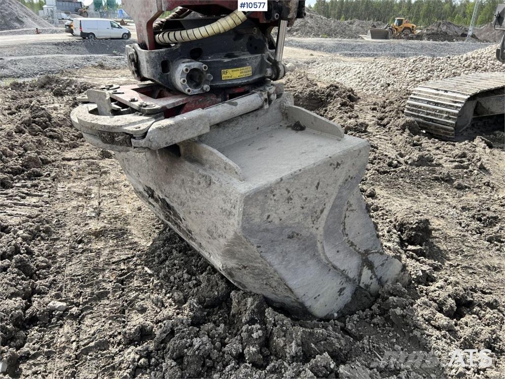 Hitachi ZX250 LC-3 with tiltrotator and bucket 履帶式 挖土機/掘鑿機/挖掘機