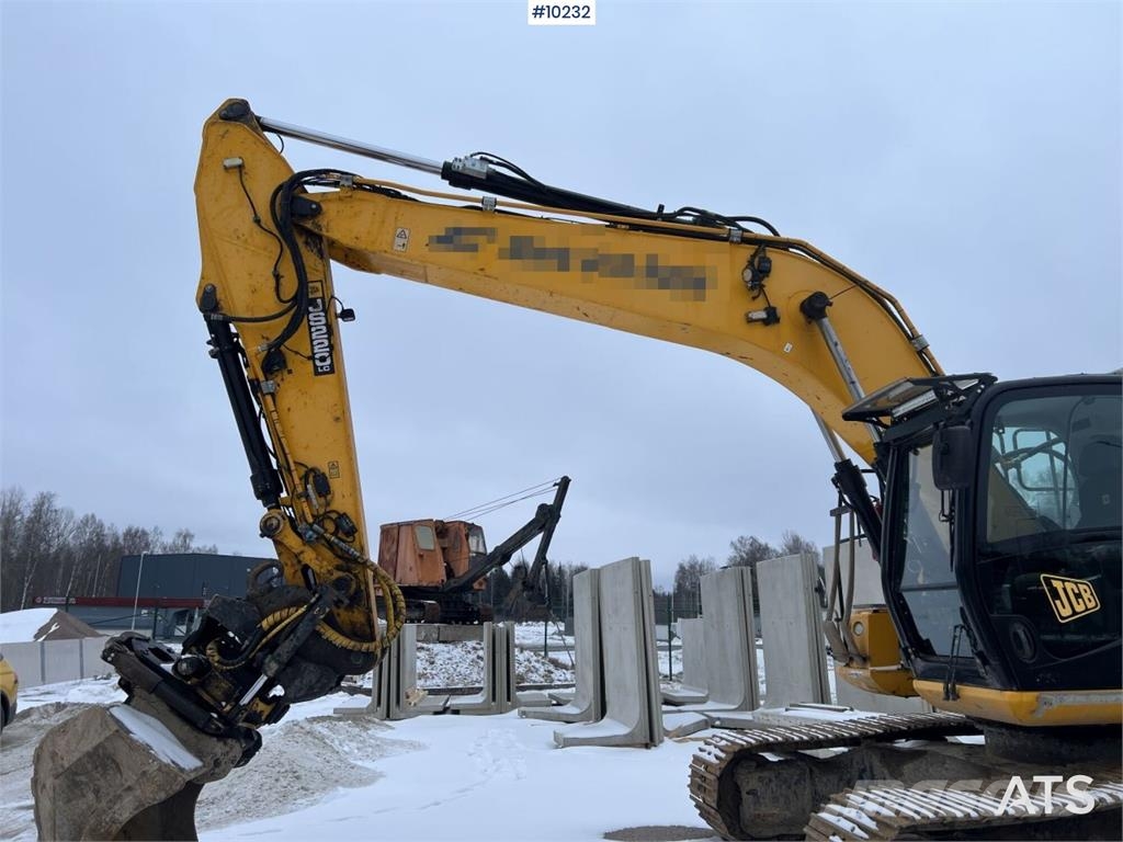 JCB JS 220 LC 履带挖掘机