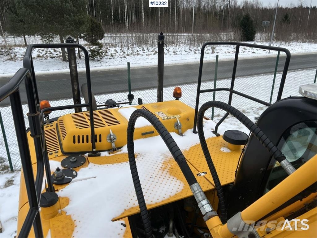 JCB JS 220 LC 履带挖掘机