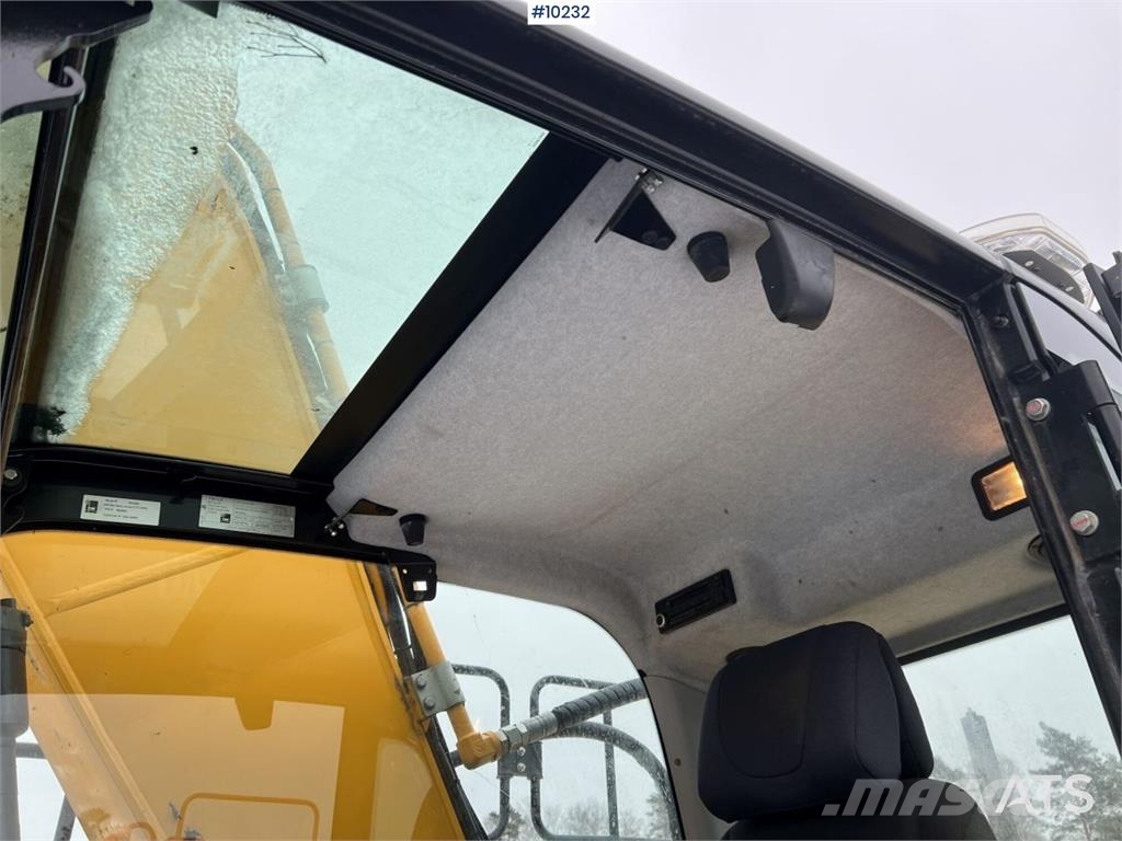 JCB JS 220 LC 履带挖掘机