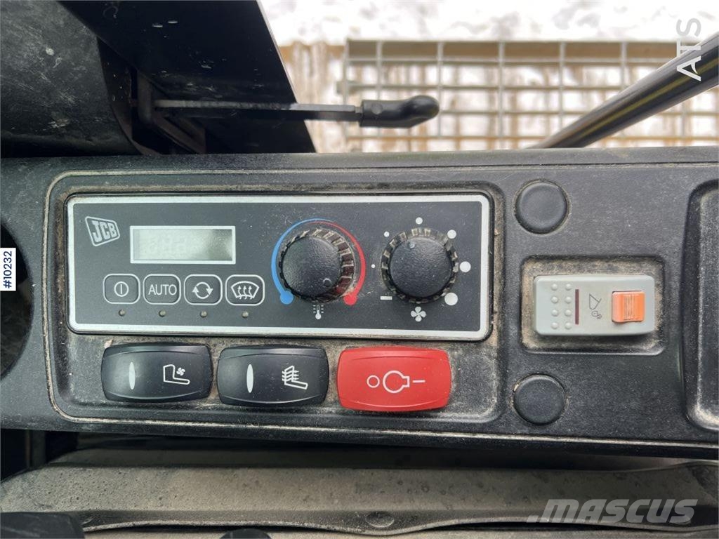 JCB JS 220 LC 履带挖掘机