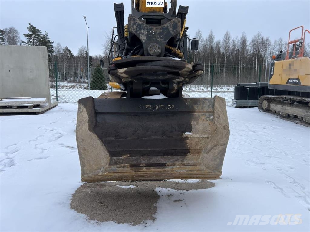 JCB JS 220 LC 履带挖掘机