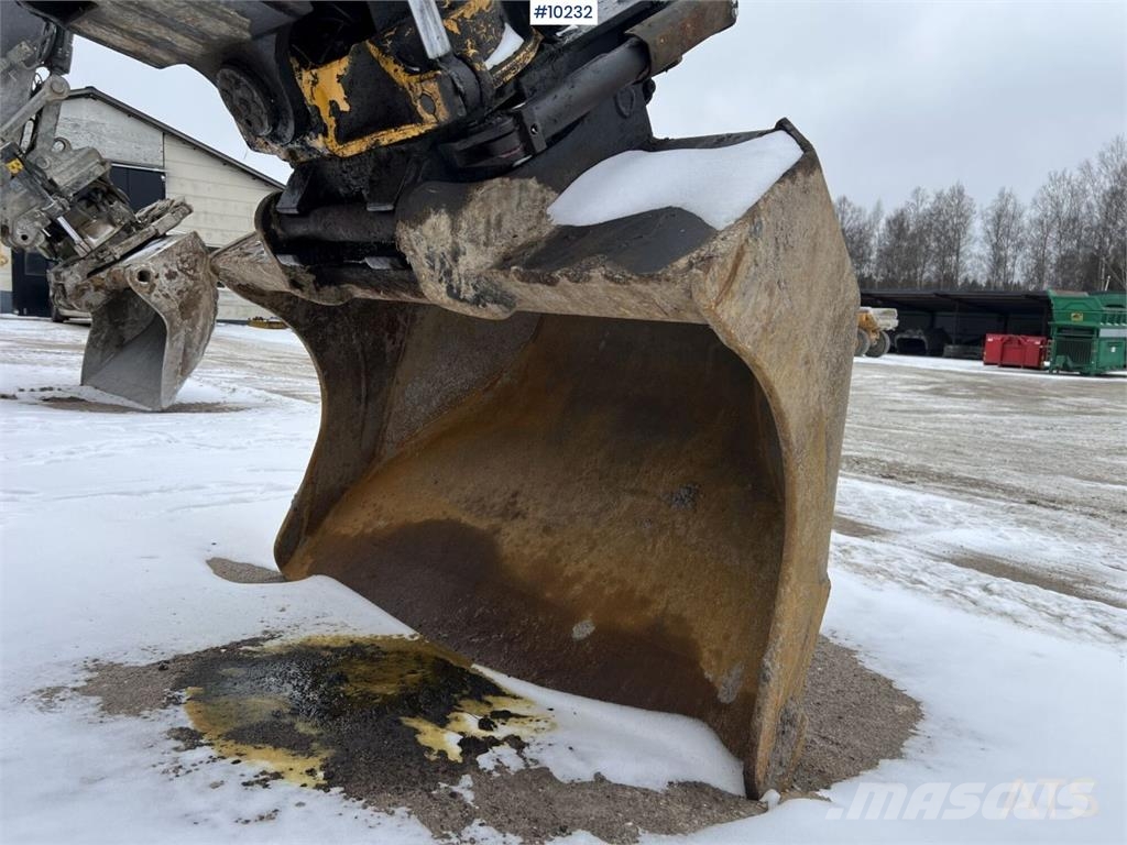 JCB JS 220 LC 履带挖掘机
