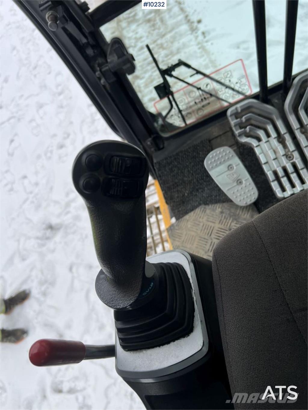 JCB JS 220 LC 履带挖掘机