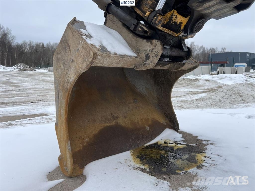 JCB JS 220 LC 履带挖掘机
