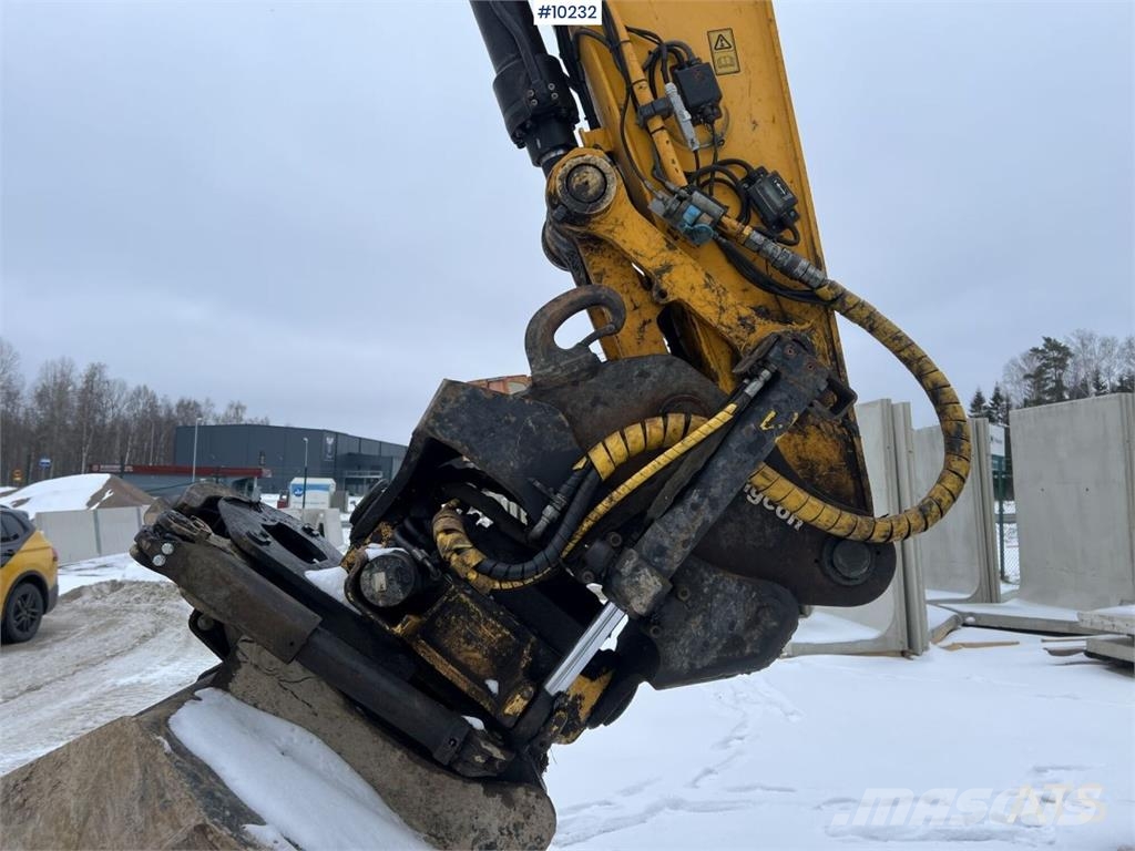 JCB JS 220 LC 履带挖掘机