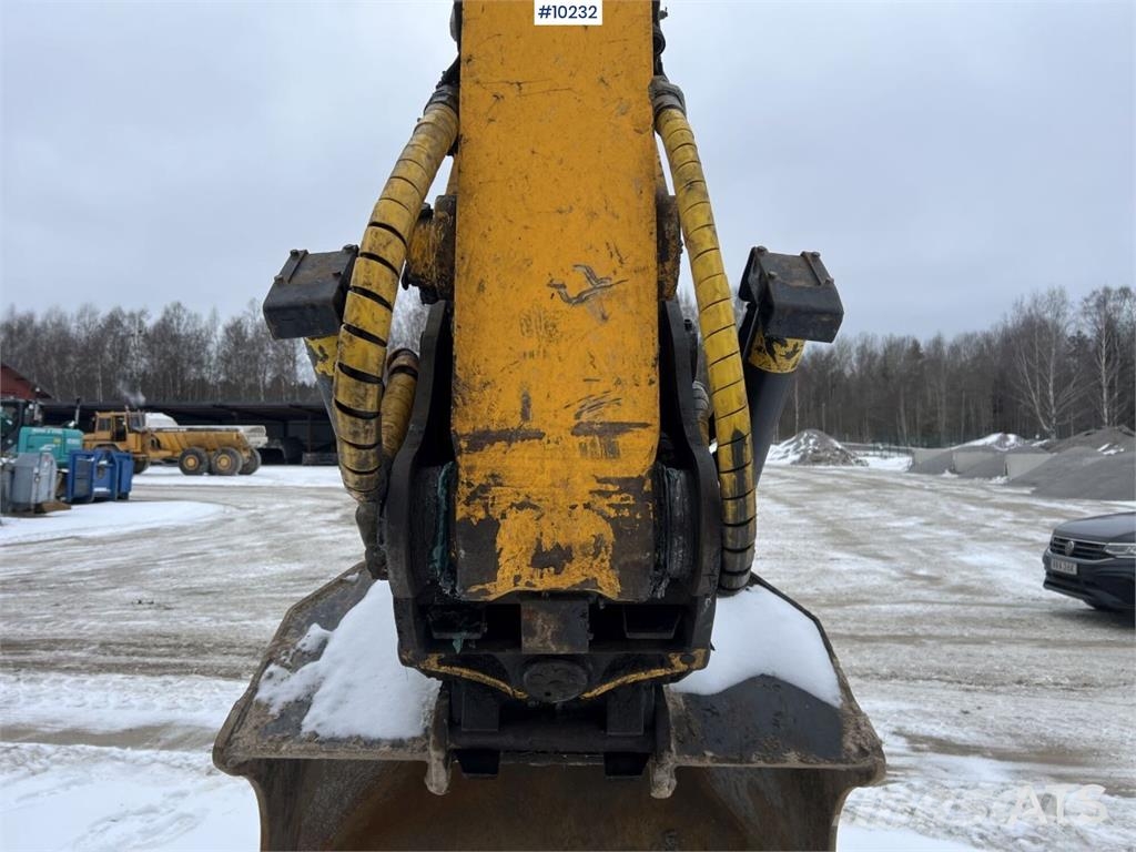 JCB JS 220 LC 履带挖掘机