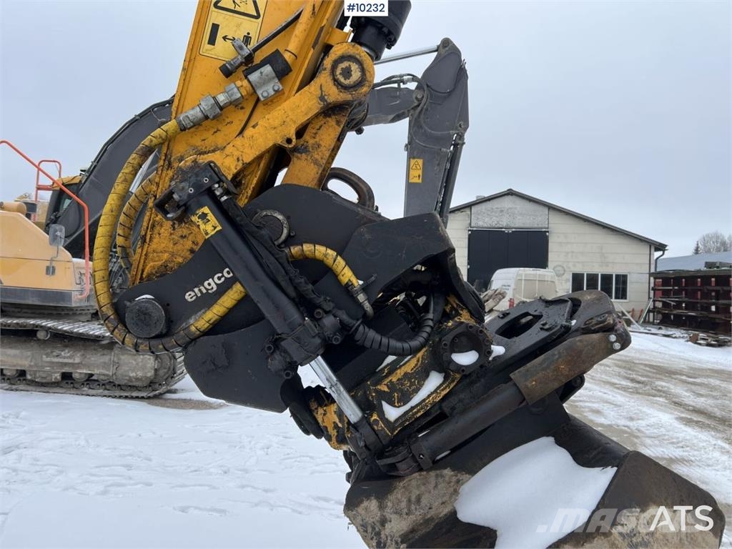 JCB JS 220 LC 履带挖掘机