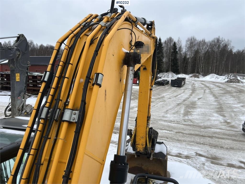 JCB JS 220 LC 履带挖掘机