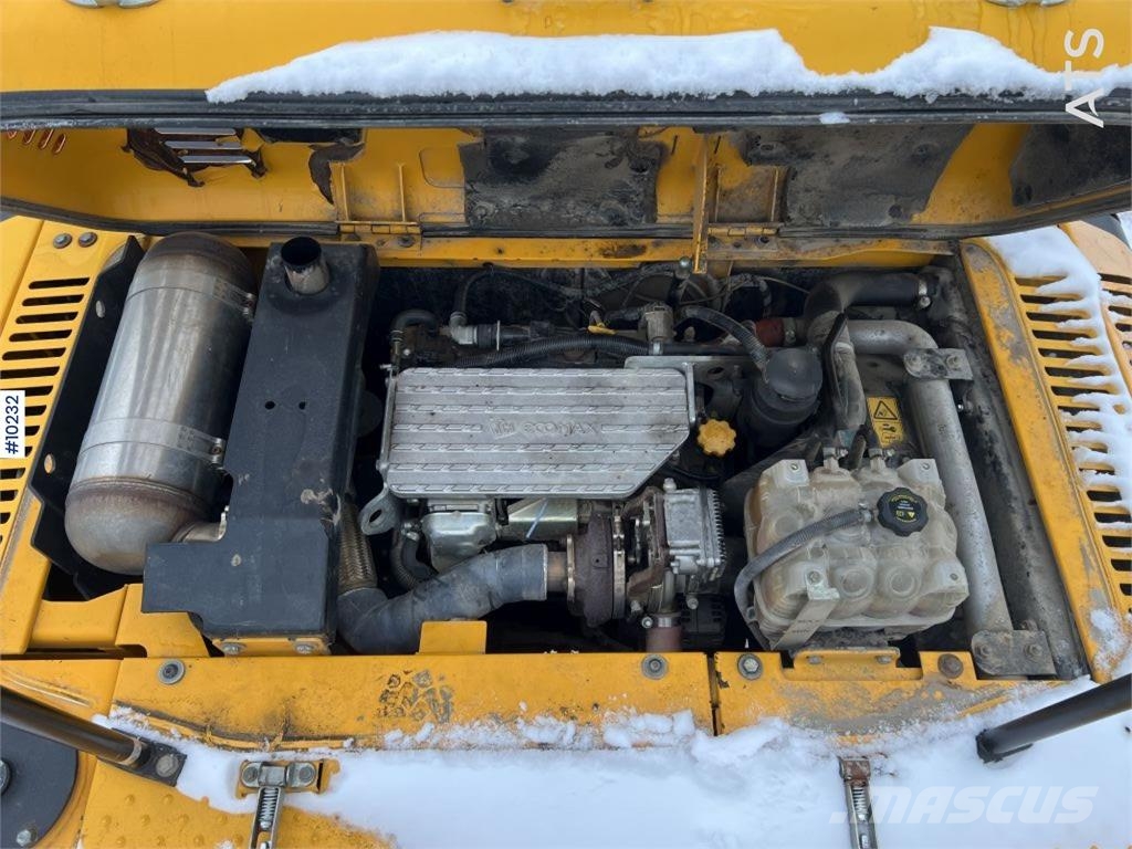 JCB JS 220 LC 履带挖掘机