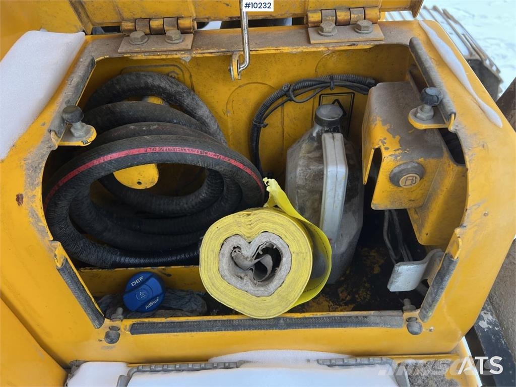 JCB JS 220 LC 履带挖掘机