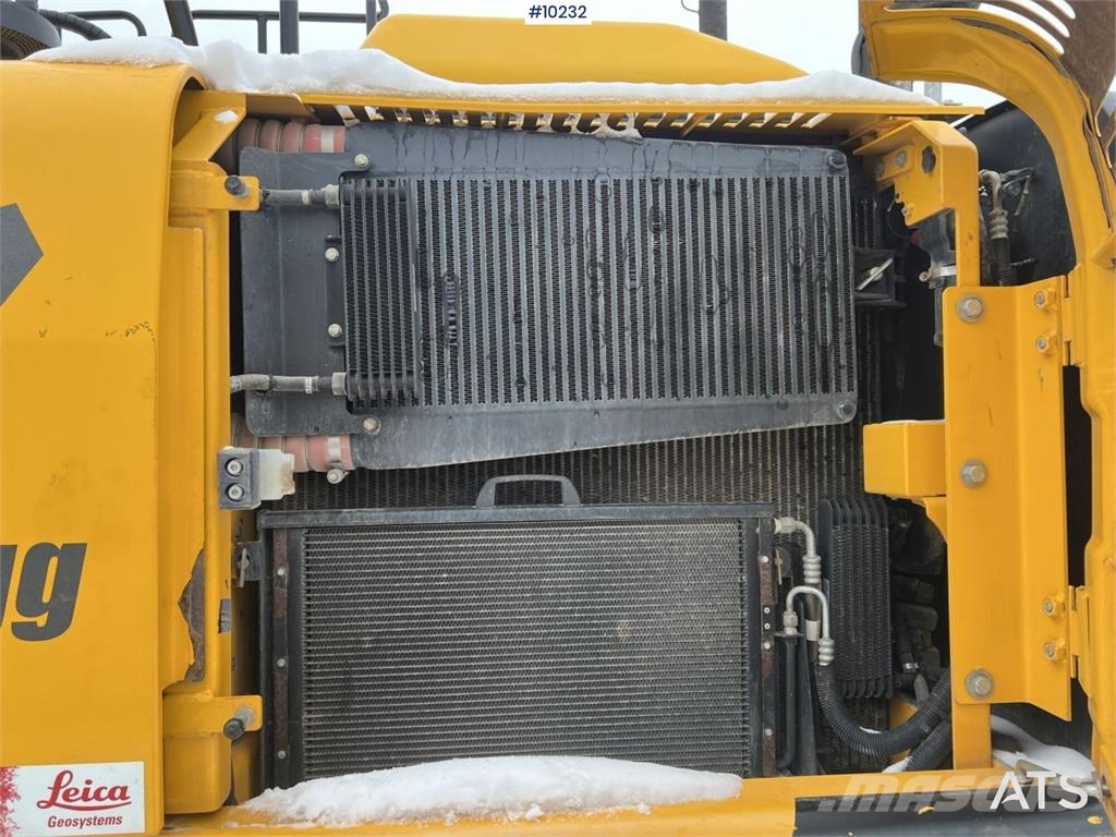 JCB JS 220 LC 履带挖掘机