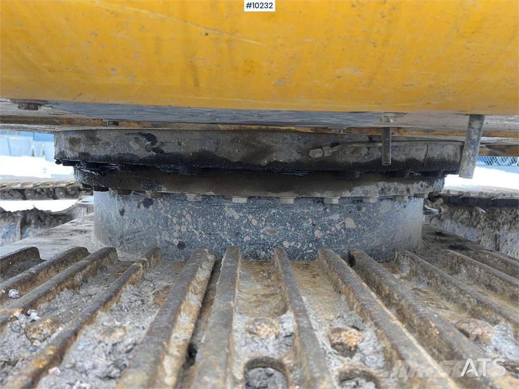 JCB JS 220 LC 履带挖掘机