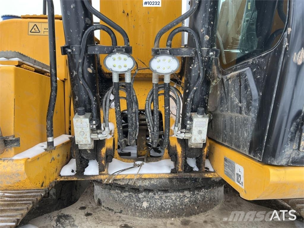 JCB JS 220 LC 履带挖掘机