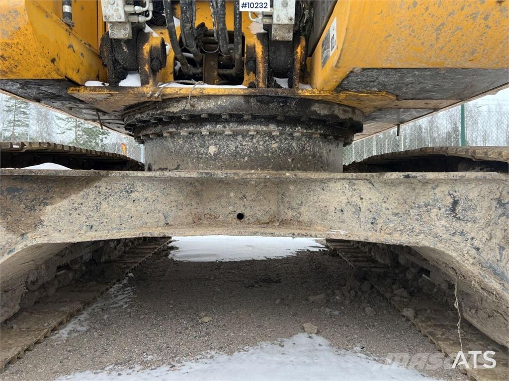 JCB JS 220 LC 履带挖掘机