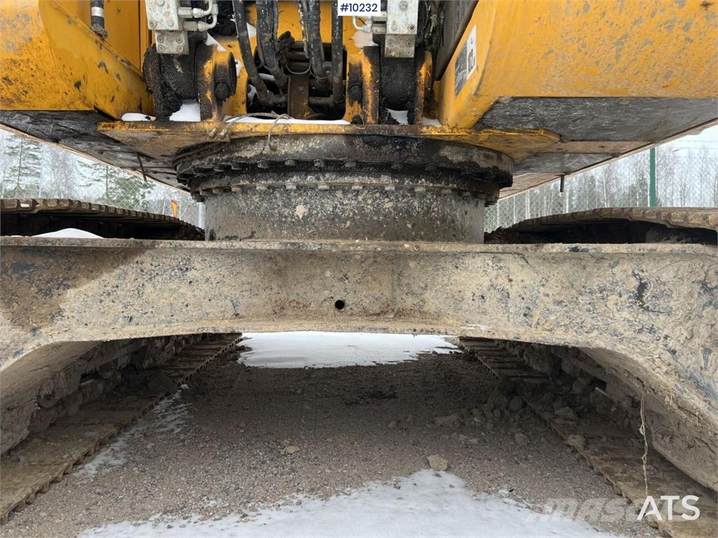 JCB JS 220 LC 履带挖掘机
