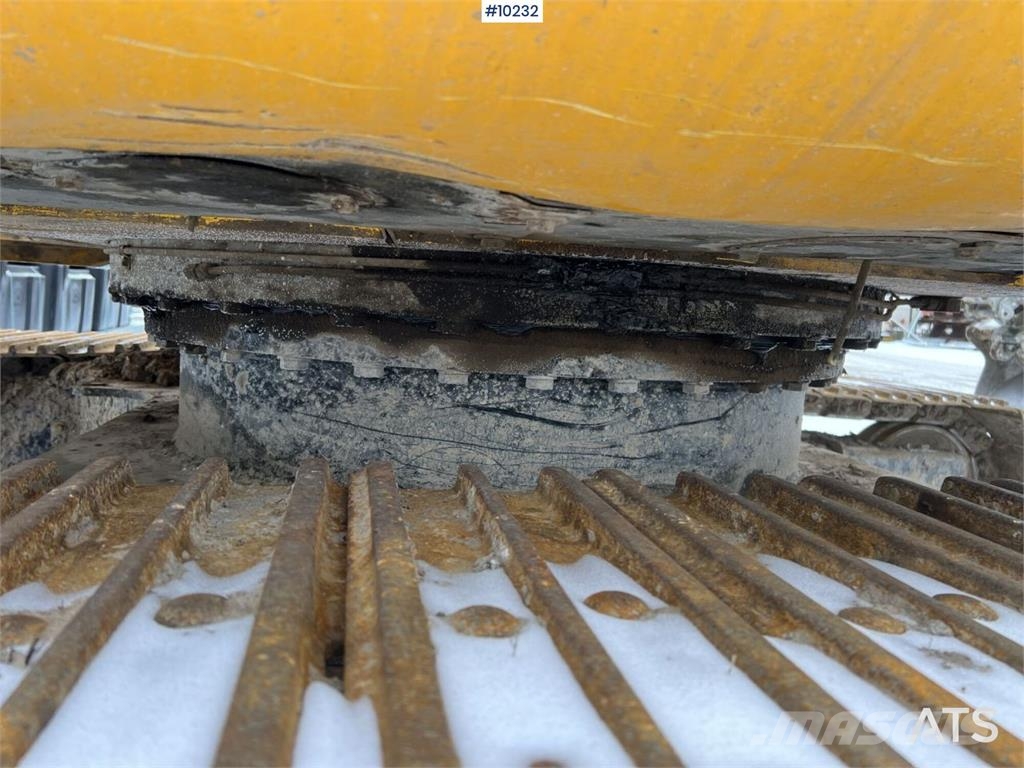 JCB JS 220 LC 履带挖掘机