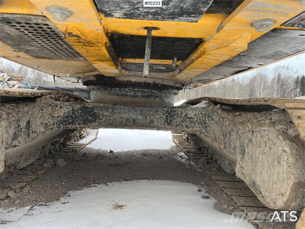 JCB JS 220 LC 履带挖掘机