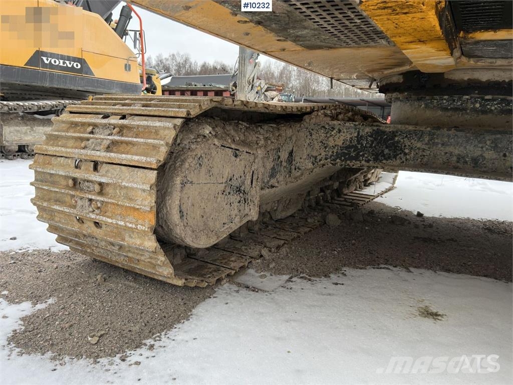 JCB JS 220 LC 履带挖掘机