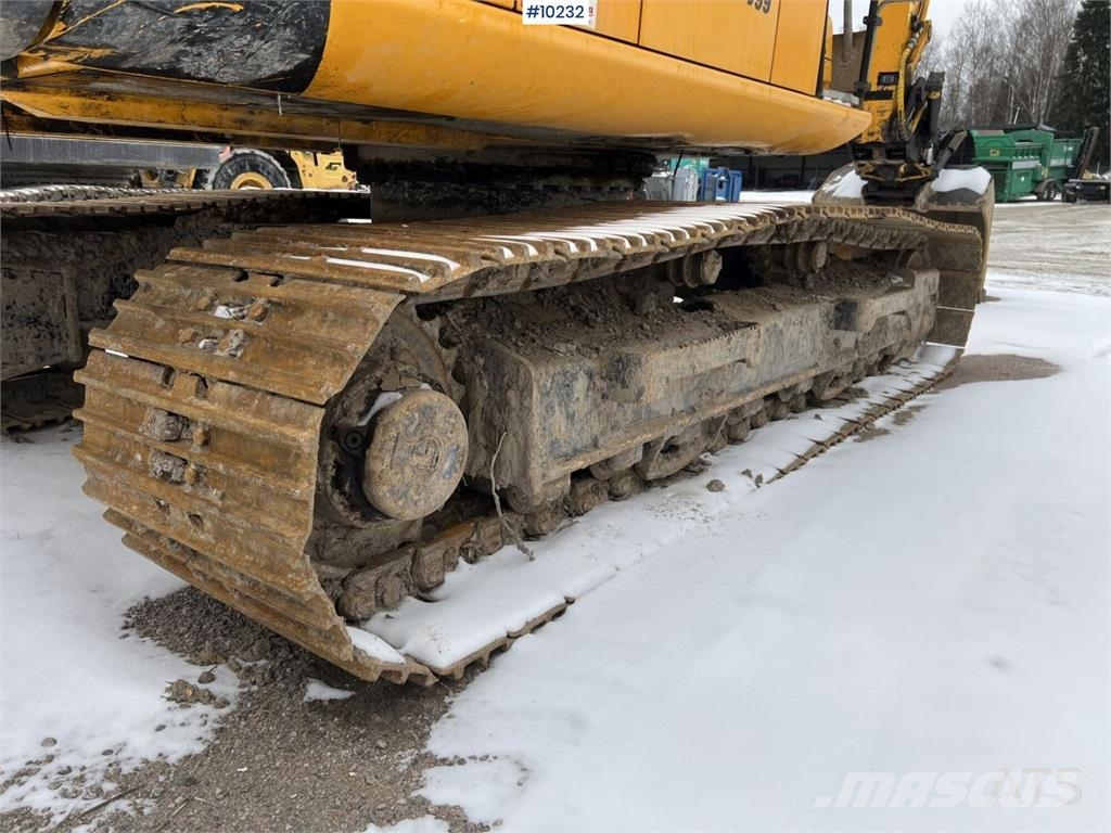 JCB JS 220 LC 履带挖掘机