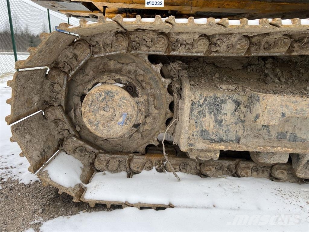 JCB JS 220 LC 履带挖掘机