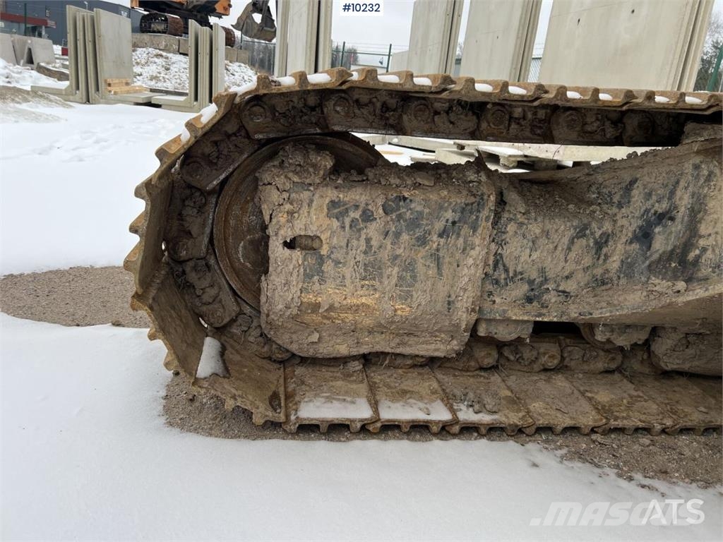 JCB JS 220 LC 履带挖掘机