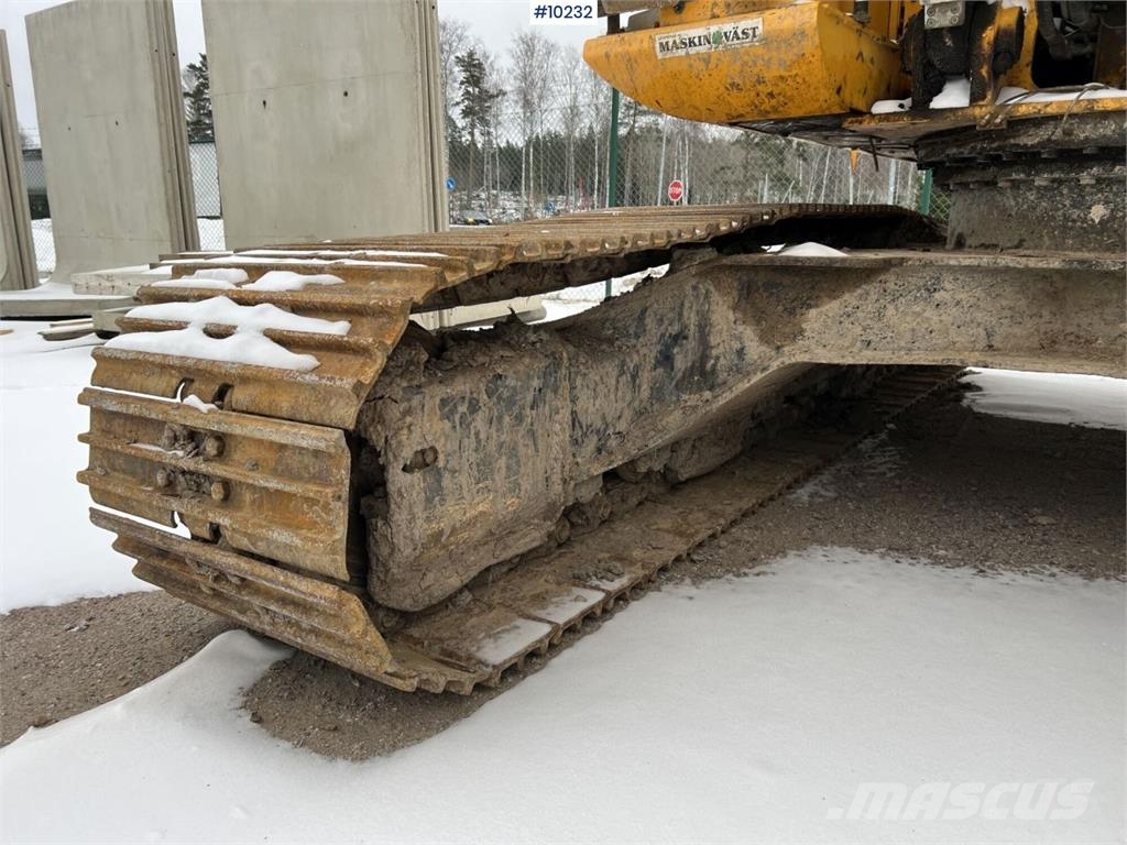 JCB JS 220 LC 履带挖掘机
