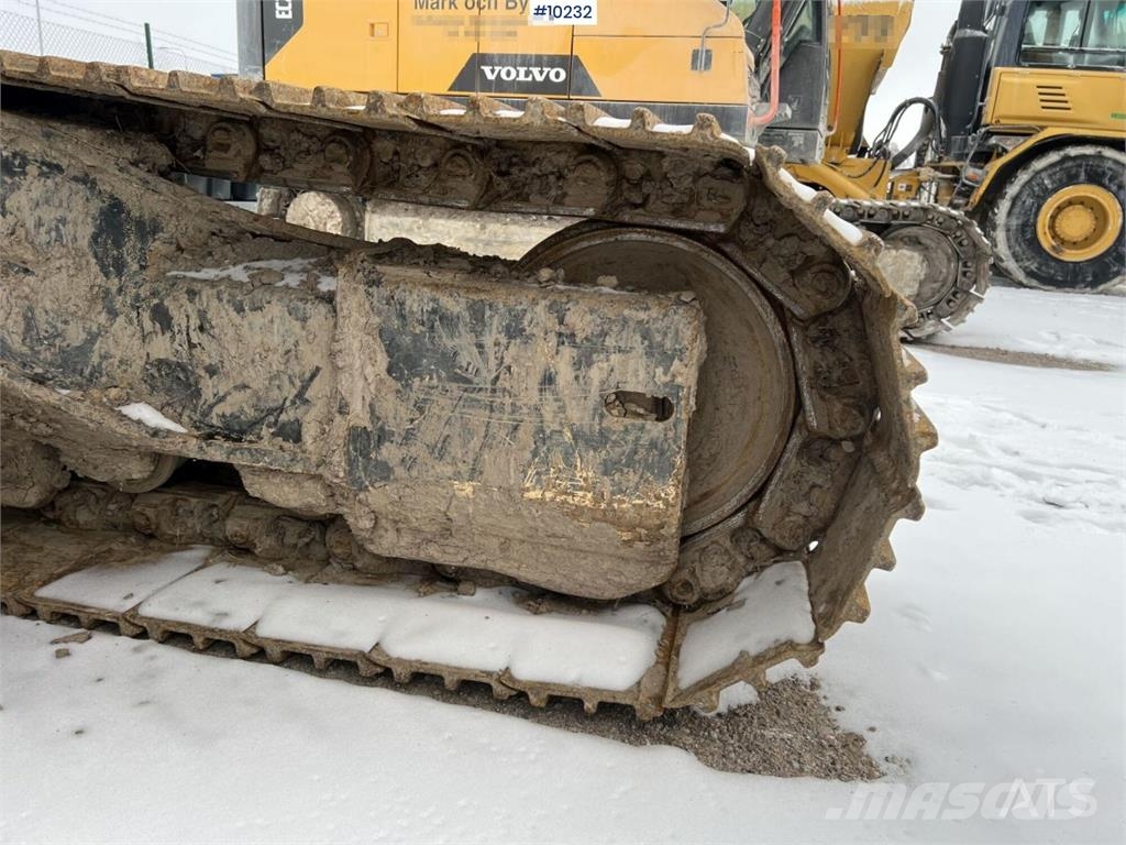 JCB JS 220 LC 履带挖掘机