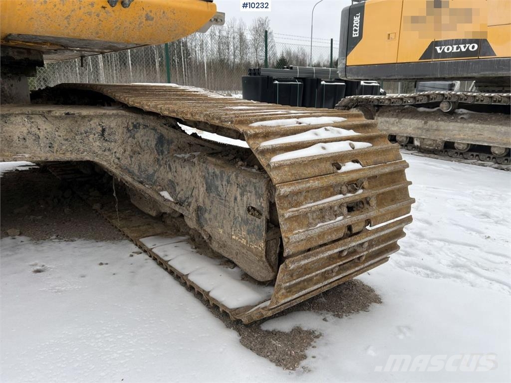JCB JS 220 LC 履带挖掘机