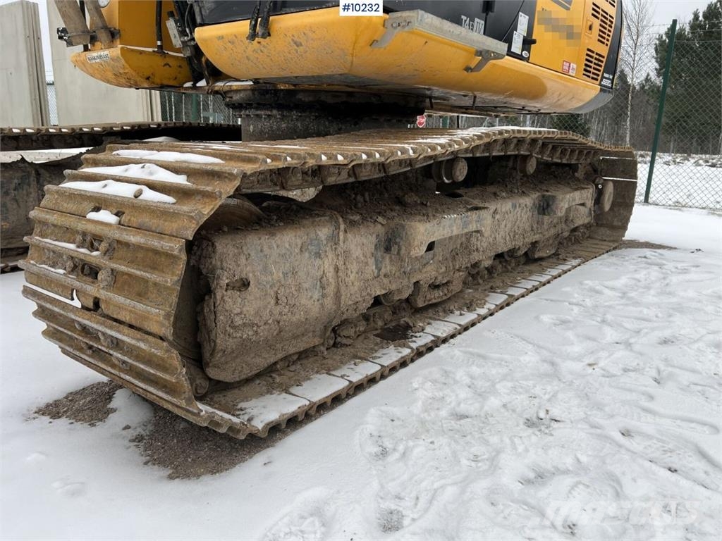 JCB JS 220 LC 履带挖掘机
