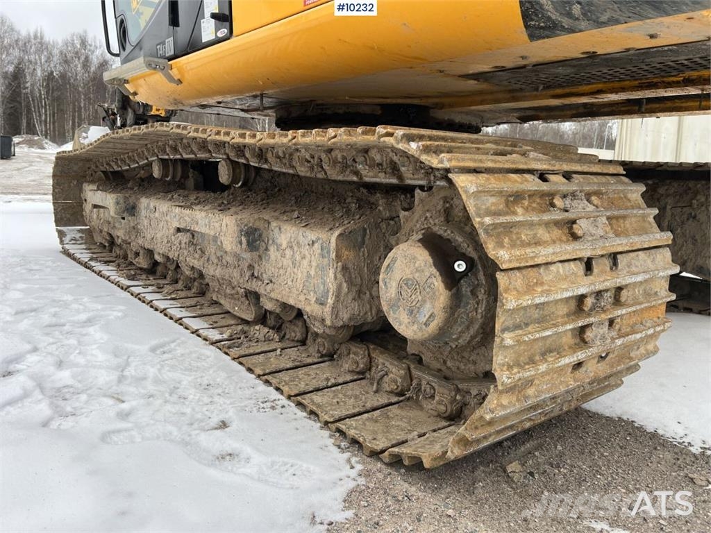 JCB JS 220 LC 履带挖掘机
