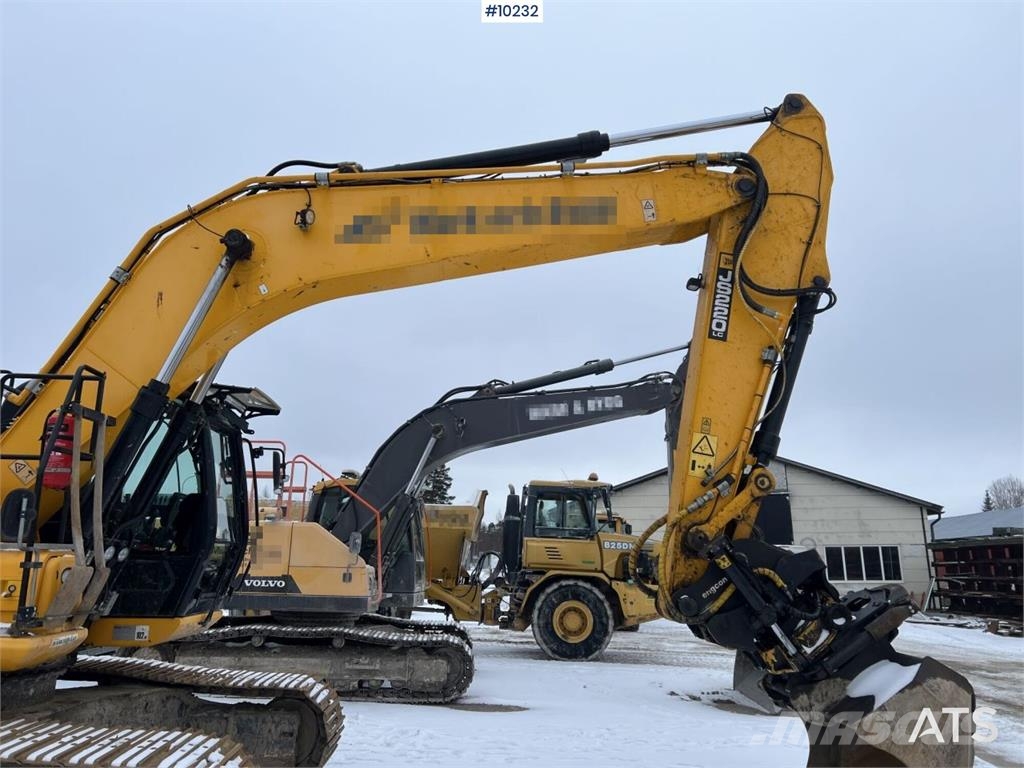 JCB JS 220 LC 履带挖掘机