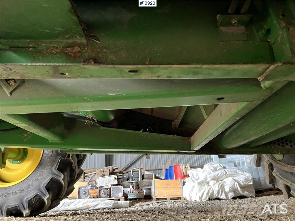 John Deere W540 حصادات