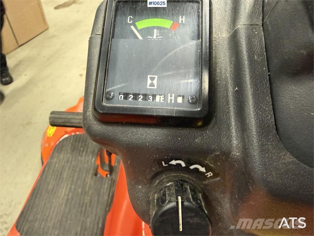 Kubota F1900 Diesel 4WD Ride-On Mower Gå-bak gressklippere