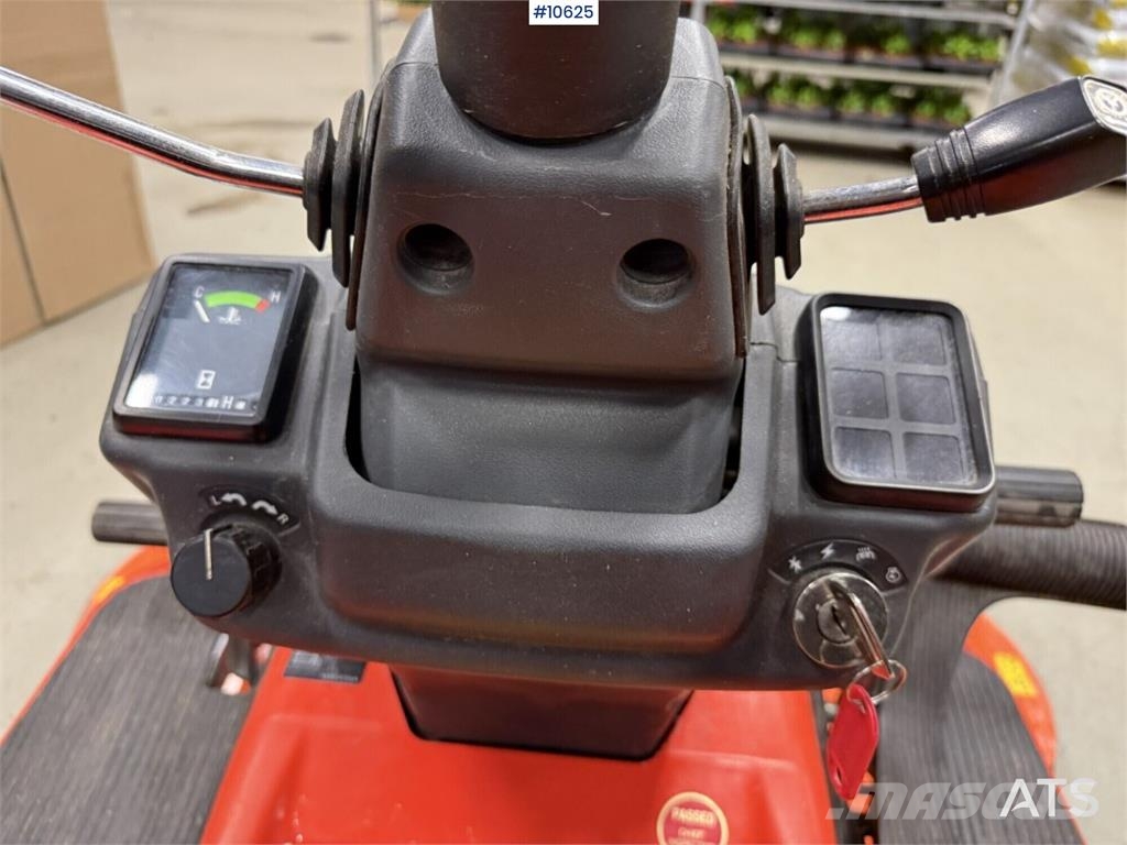 Kubota F1900 Diesel 4WD Ride-On Mower Gå-bak gressklippere
