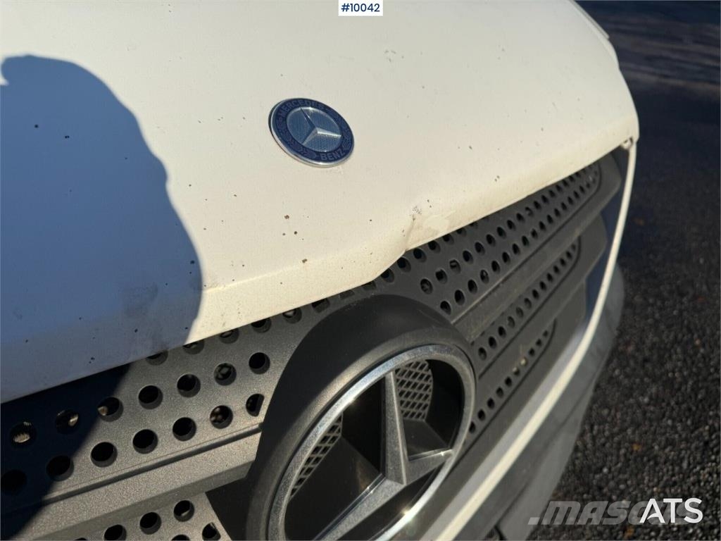 Mercedes-Benz Sprinter Camiones con caja de remolque