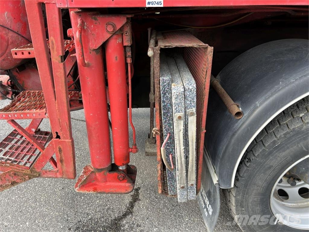 Scania P230 with Concrete pump Betonpomptrucks