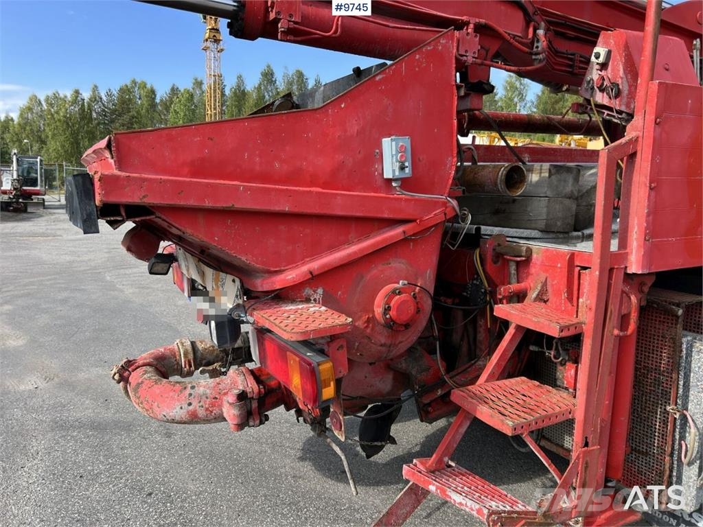 Scania P230 with Concrete pump Betonpomptrucks