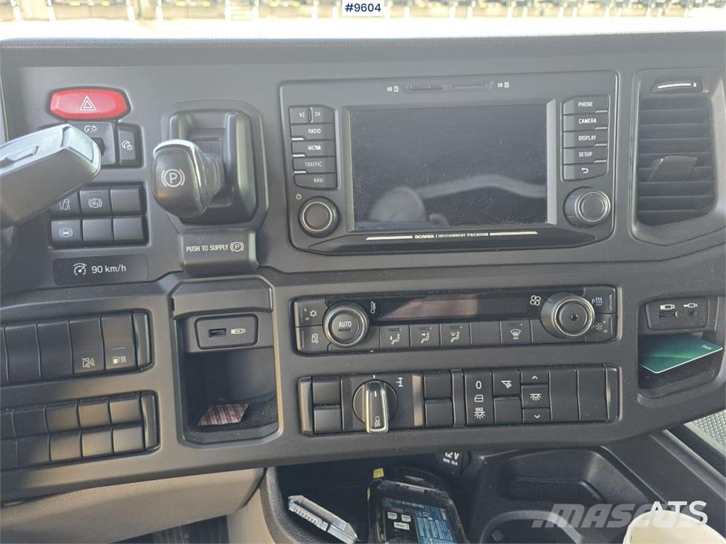 Scania P250 Liftable and lowerable body Φορτηγά Κόφα