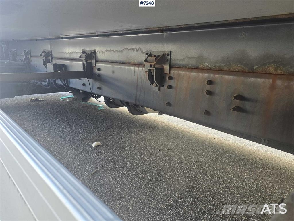 Scania P320 Box truck with tail lift Camiones con caja de remolque