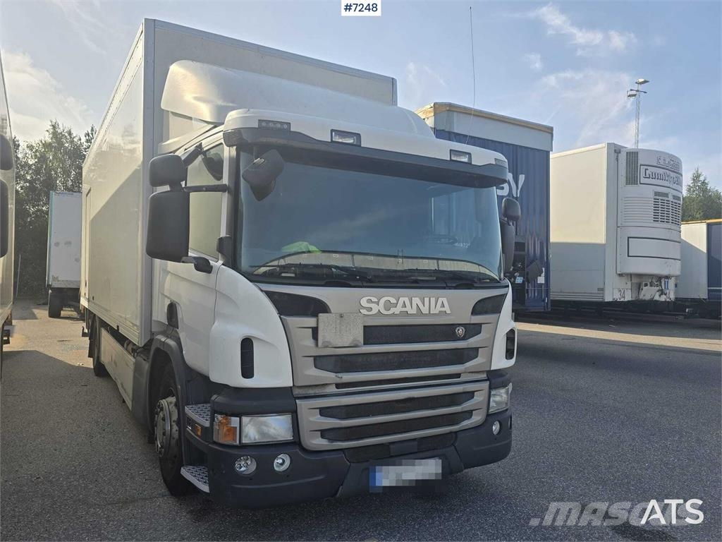 Scania P320 Box truck with tail lift Camiones con caja de remolque